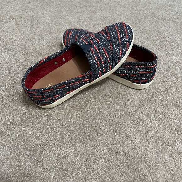 Toms - Picture 3 of 6